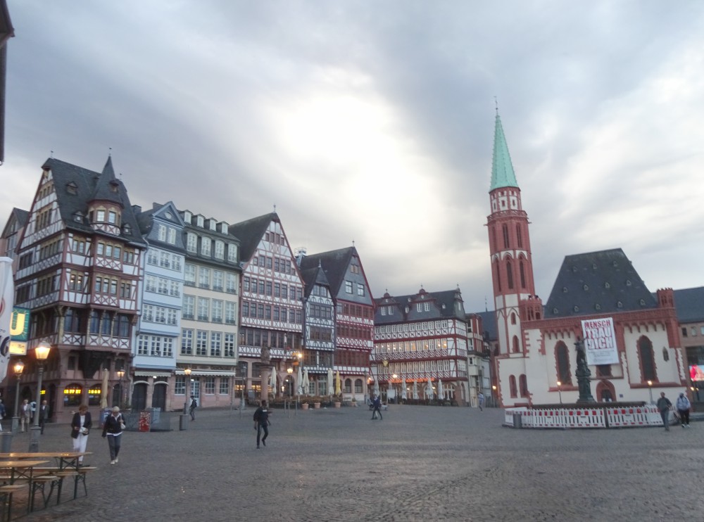 Tá indo pra onde? Onde ficar em Frankfurt gastando pouco, mas bem